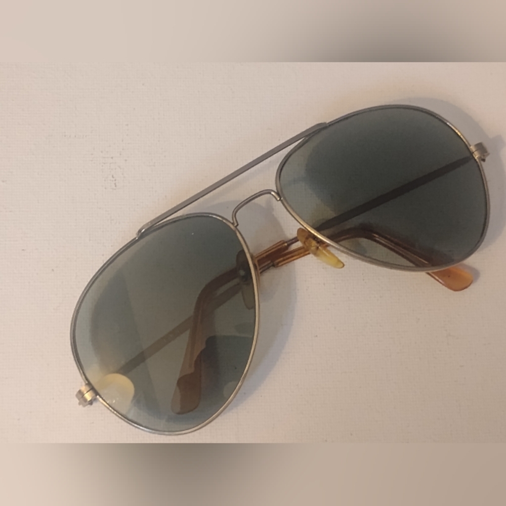 Vintage Goldtone Aviator Sunglasses NOS